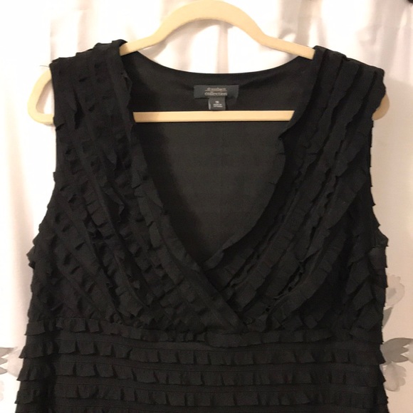 Sleeveless black dress - Picture 2 of 4